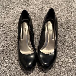 comfort plus by Predictions Black Patent Round-Toe Heels